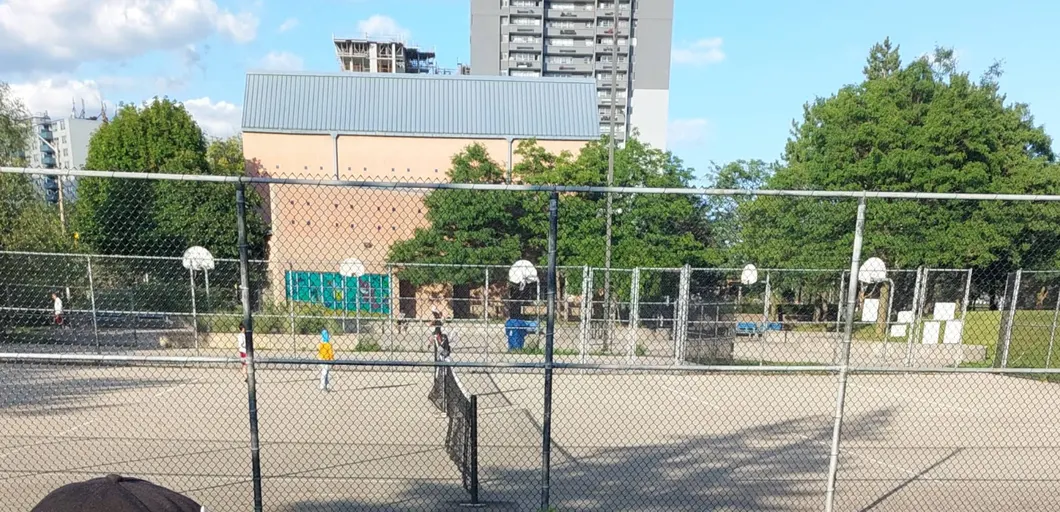 An Image of Tennis Courts at Amesbury Park in Toronto