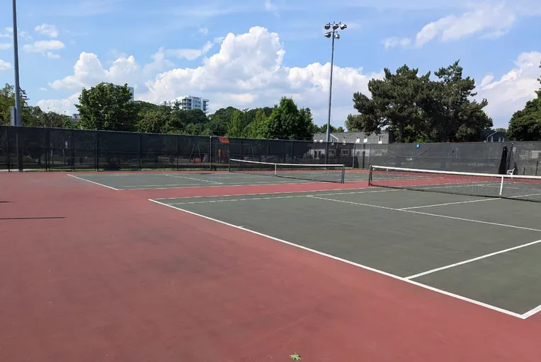 An Image of Tennis Courts at Applewood Tennis Club in Mississauga
