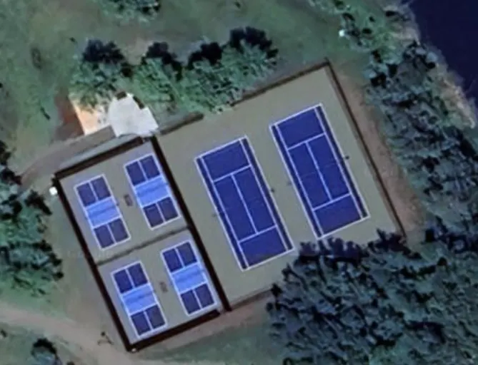 An Image of Tennis Courts at Boulevard Lake Park in Thunder Bay