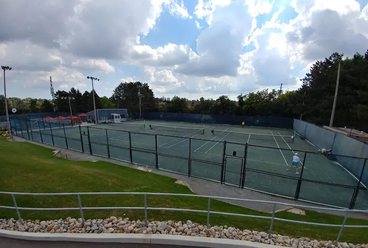 An Image of Tennis Courts at Bayview Country Club in Thornhill