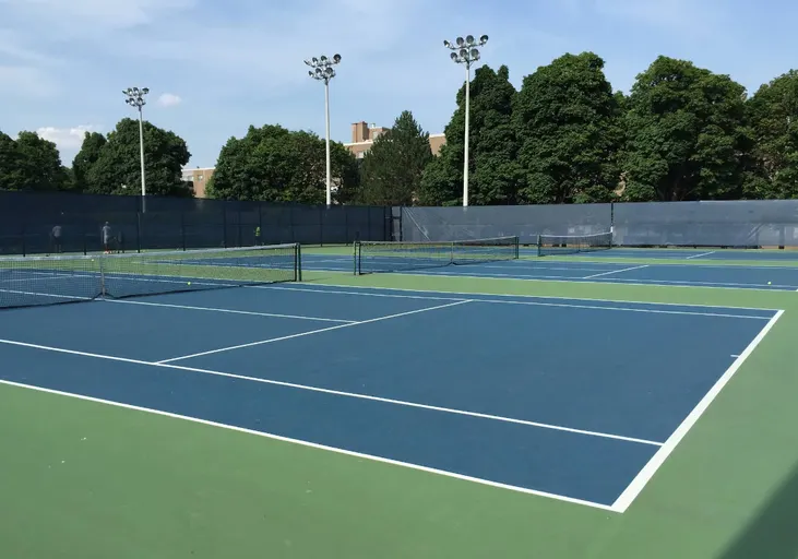An Image of Tennis Courts at Bayview Village Tennis Club in North York