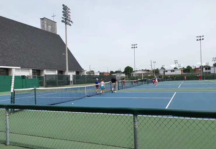 An Image of Tennis Courts at Club de Tennis des Loisirs de Granby in Granby
