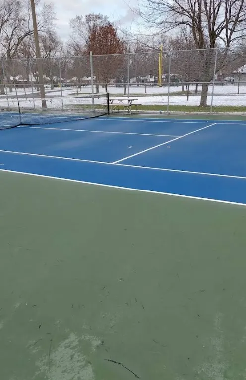 An Image of Tennis Courts at Central Park in Windsor