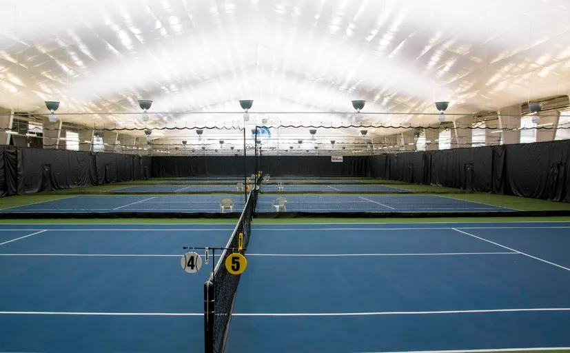An Image of Tennis Courts at Club Avantage Multisports in Quรฉbec City
