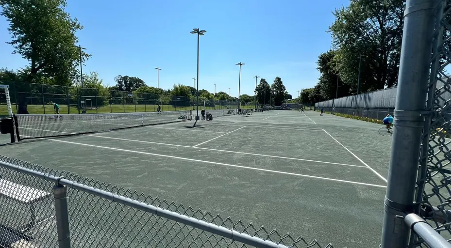 An Image of Tennis Courts at Club de Tennis Maskoutain in Saint-Hyacinthe