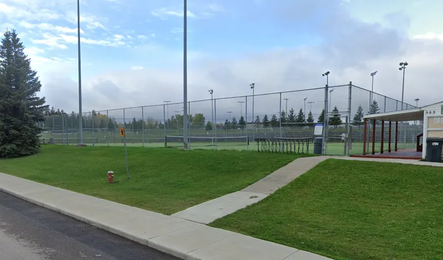 An Image of Tennis Courts at Club de Tennis de Roberval in Roberval