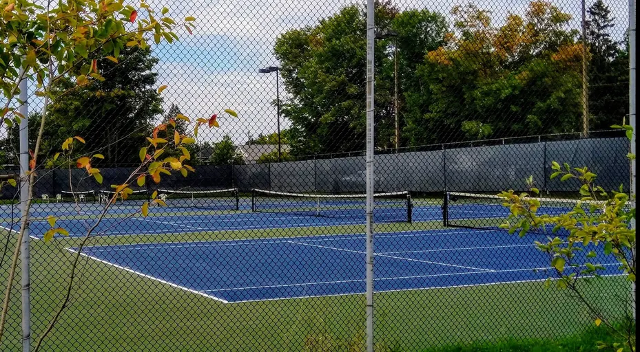 An Image of Tennis Courts at City View Tennis Club in Ottawa