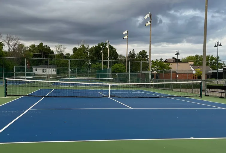 An Image of Tennis Courts at Club de tennis de l'Île Bizard in Montreal