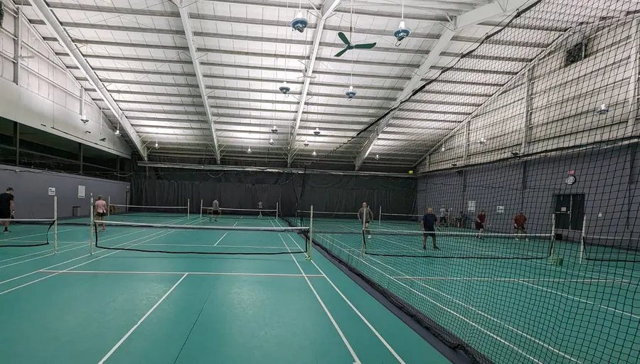 An Image of Tennis Courts at Complex Sportif Longueuil in Longueuil