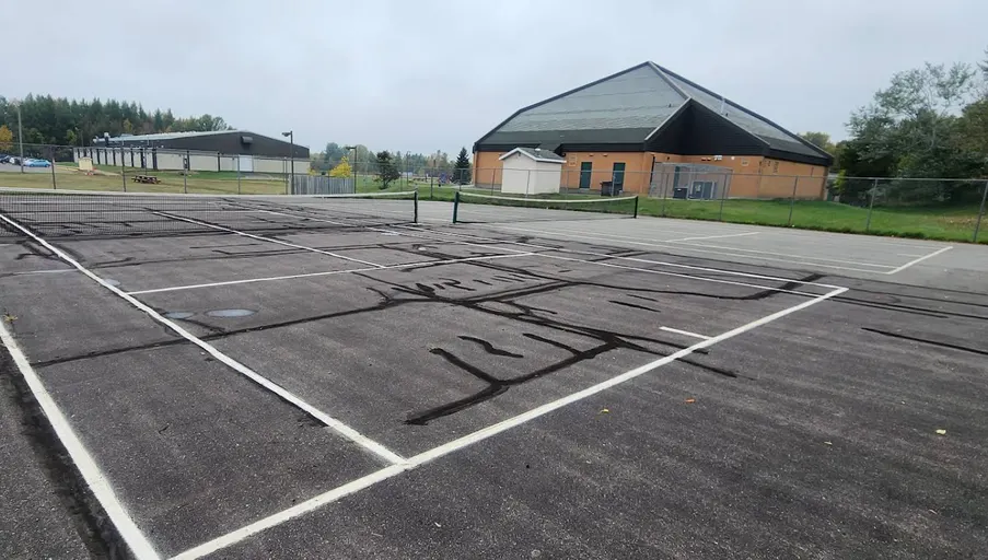 An Image of Tennis Courts at Current River Courts in Thunder Bay