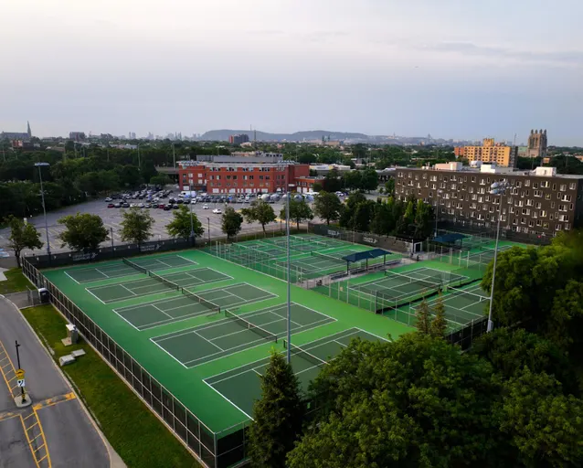 An Image of Tennis Courts at Complèxe Claude Robillard in Montreal