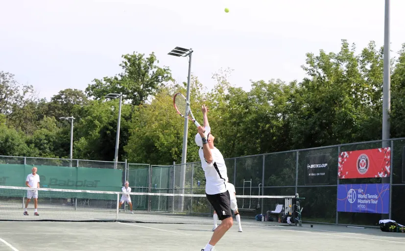 An Image of Tennis Courts at Credit Valley Tennis Club in Mississauga