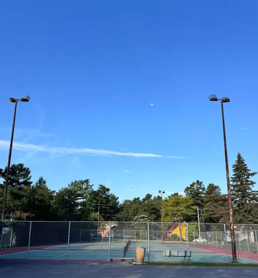 An Image of Tennis Courts at Club de Tennis Wychwood in Gatineau