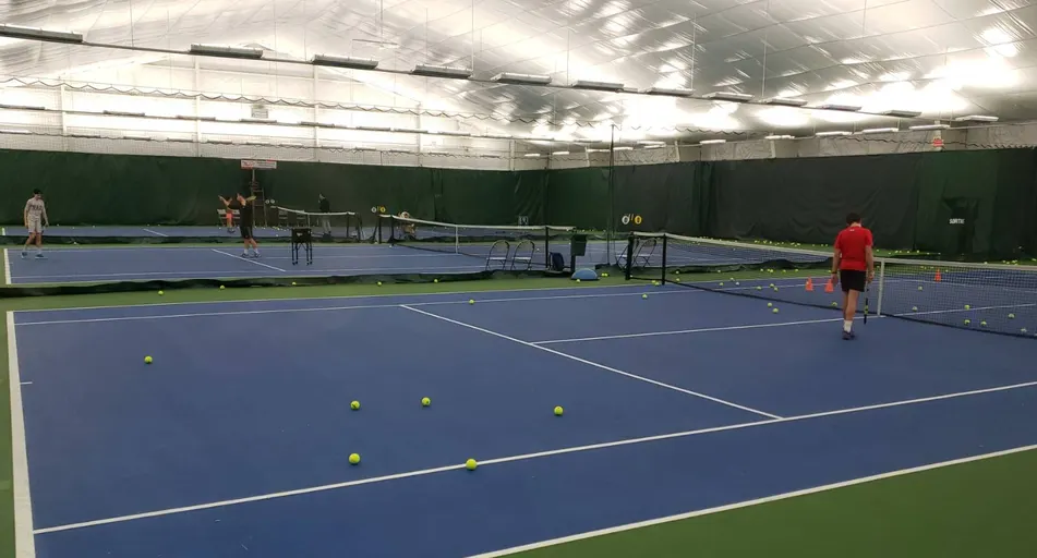 An Image of Tennis Courts at Club La Sporthèque de Hull in Gatineau