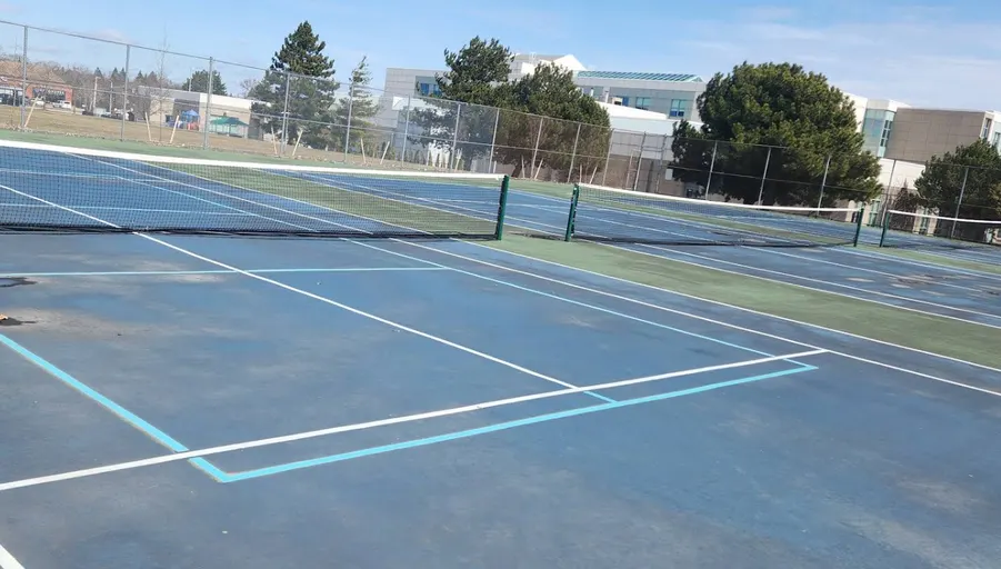 An Image of Tennis Courts at Dufferin District Park in Thornhill