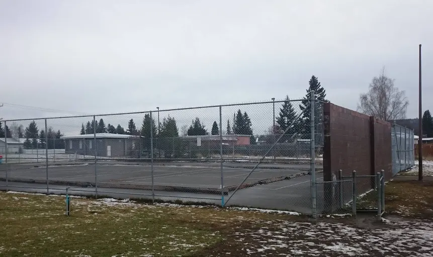An Image of Tennis Courts at Ecole Lac Des Bois Elementary in Prince George