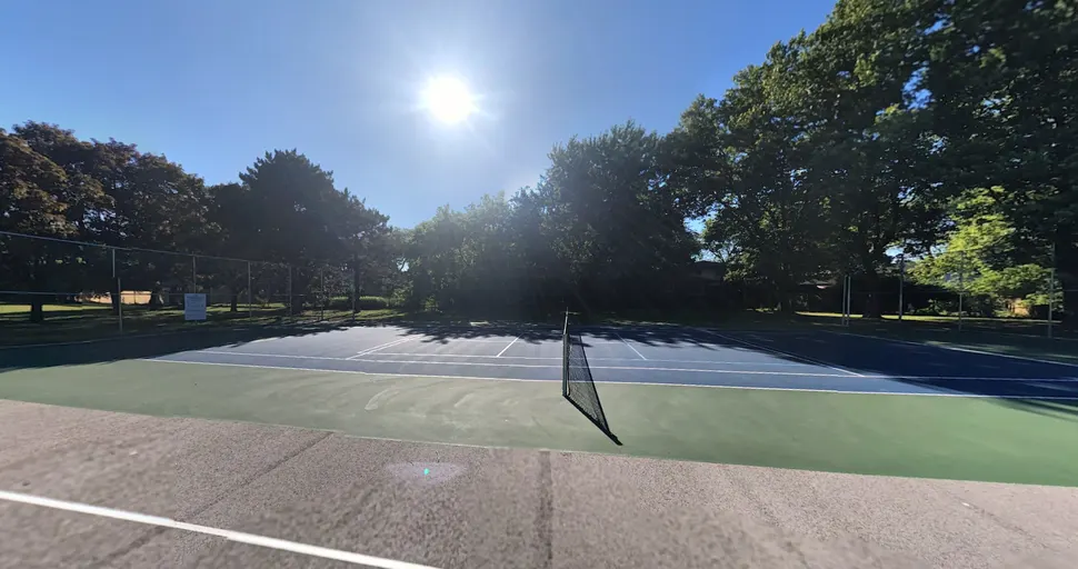 An Image of Tennis Courts at Glengate Park in Niagara Falls