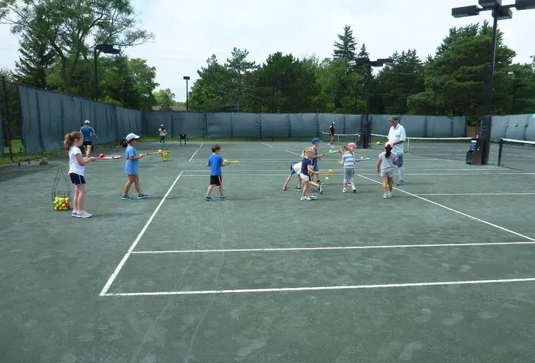 An Image of Tennis Courts at Greenhills Golf Club in London