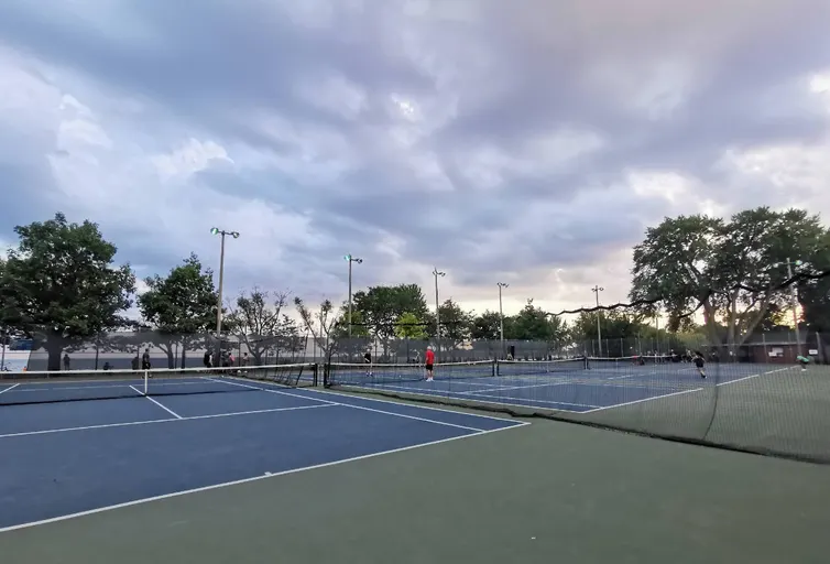 An Image of Tennis Courts at Kew Gardens Tennis Club in Toronto
