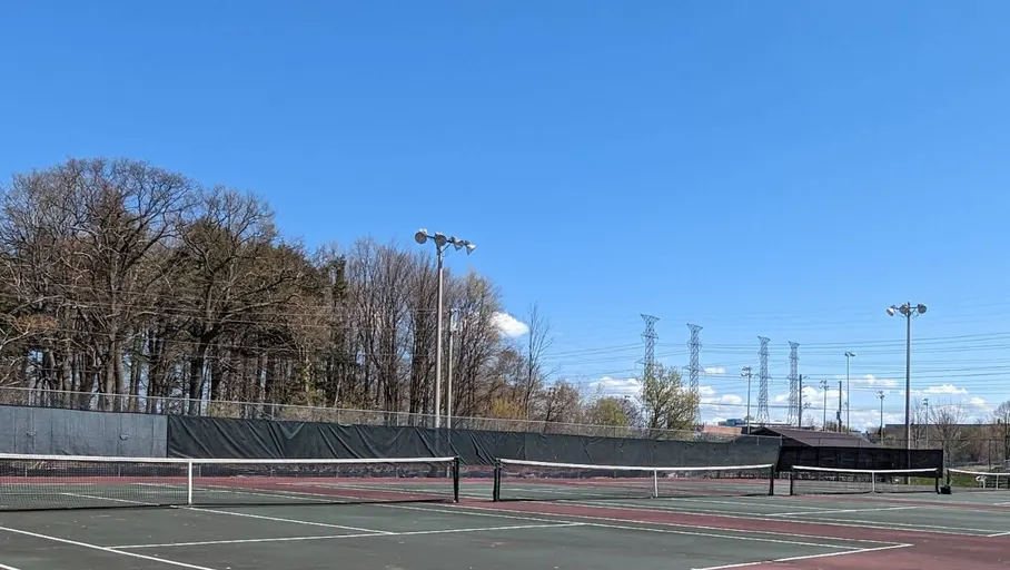 An Image of Tennis Courts at Kinsmen Park in Pickering