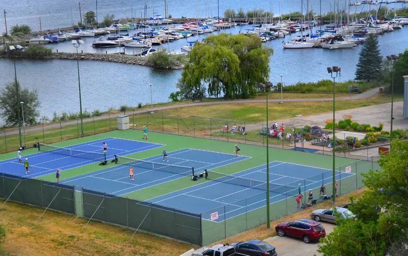 An Image of Tennis Courts at Lakeshore Racquet Club in Summerland