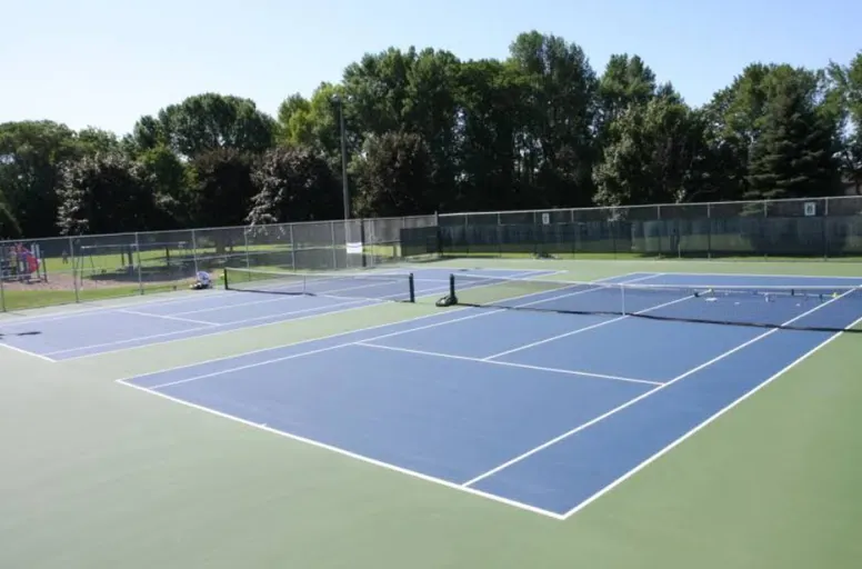 An Image of Tennis Courts at Mohawk Tennis Club in Mississauga
