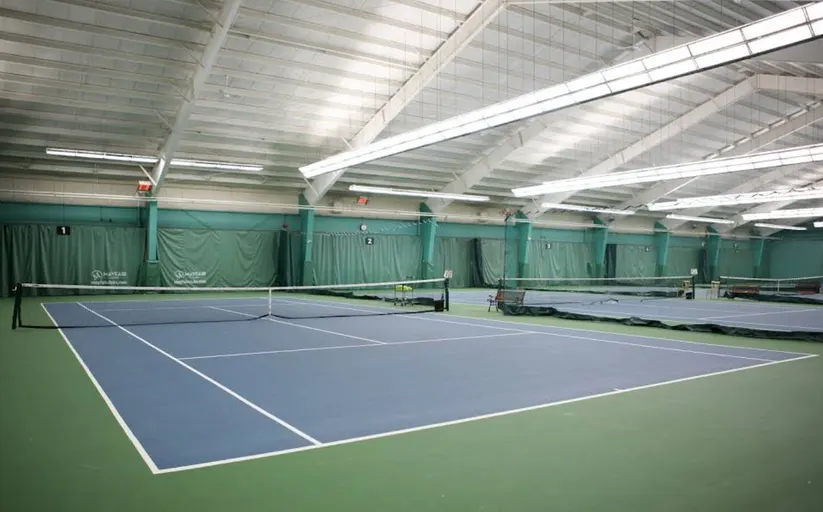 An Image of Tennis Courts at Mayfair Lakeshore in Toronto