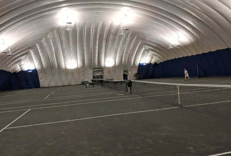 An Image of Tennis Courts at The Boulevard Club in Toronto