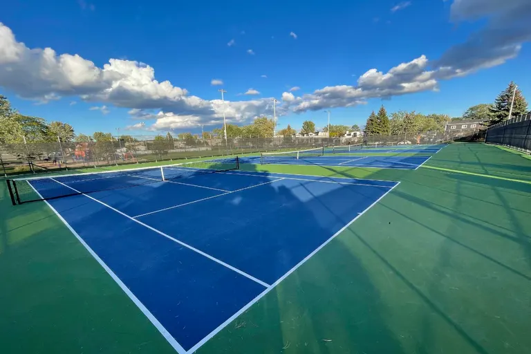 An Image of Tennis Courts at Tennis Saint-Hubert in Longueuil