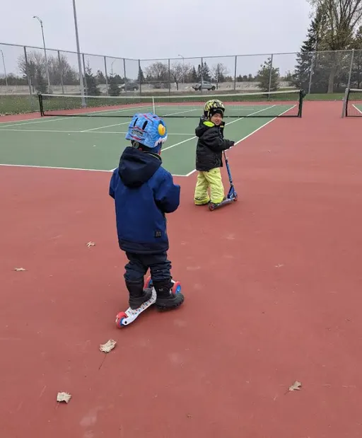 An Image of Tennis Courts at Parc des Draveurs in Gatineau