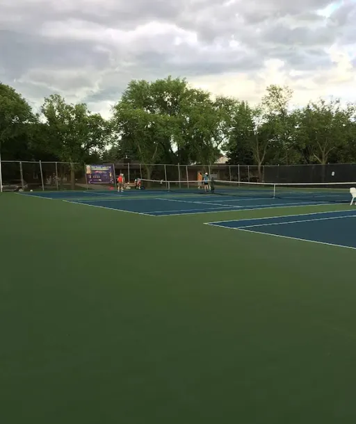 An Image of Tennis Courts at Tuxedo Tennis Club in Winnipeg