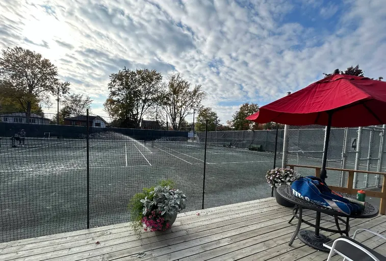An Image of Tennis Courts at Quinte Tennis Club in Belleville