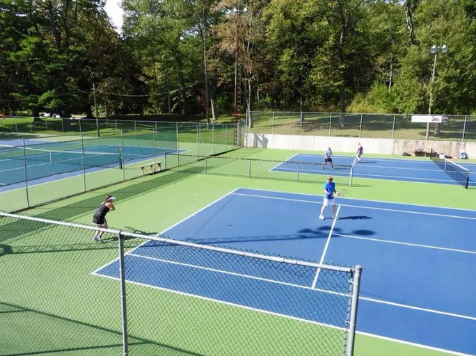 An Image of Tennis Courts at Victoria Park Tennis Club in Cambridge