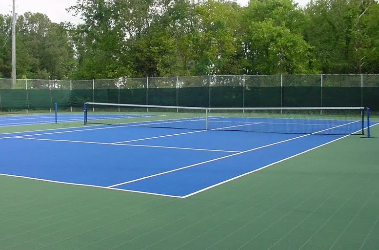 An Image of Tennis Courts at North Crosby Tennis Club in Westport