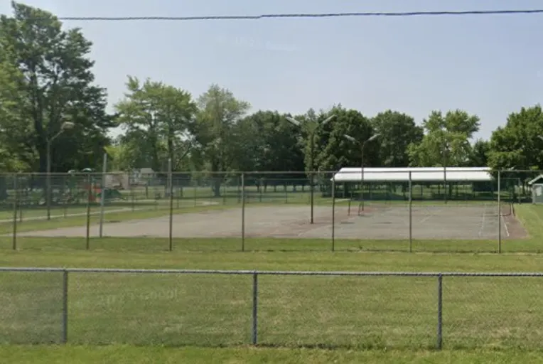 An Image of Tennis Courts at Victoria Park Tennis Court in Bothwell