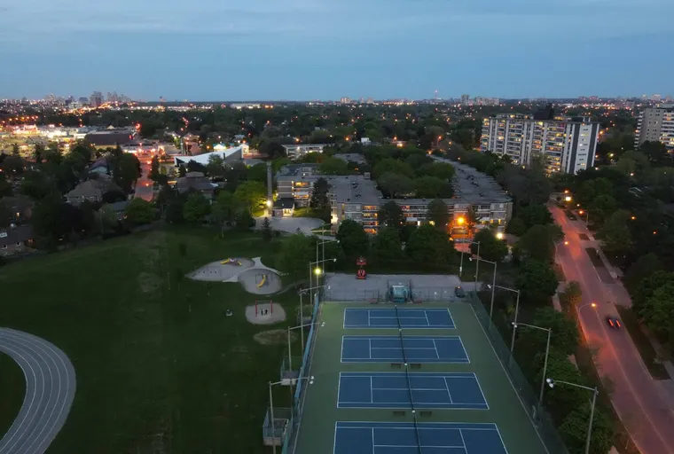 An Image of Tennis Courts at Parkway Valley Tennis Club in North York