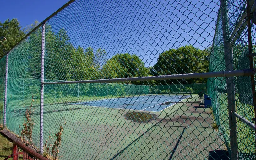 An Image of Tennis Courts at Vallee Chaline in Saint-lazare