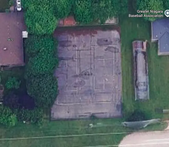 An Image of Tennis Courts at W L Houck Park in Niagara Falls