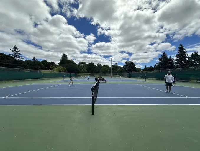 An Image of Tennis Courts at O'Connor Hills Tennis Club in North York