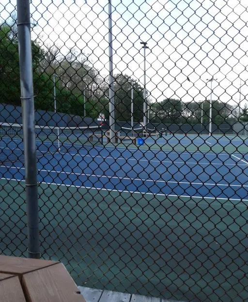 An Image of Tennis Courts at Whiteoaks Park Tennis Club in Mississauga
