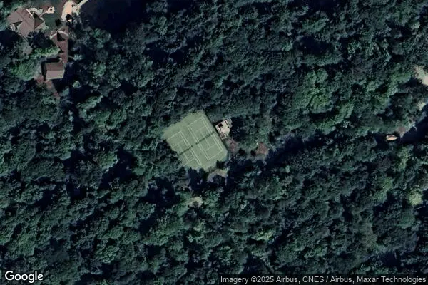 An Image of Tennis Courts at Chain of the Lakes Tennis Club in MacTeir
