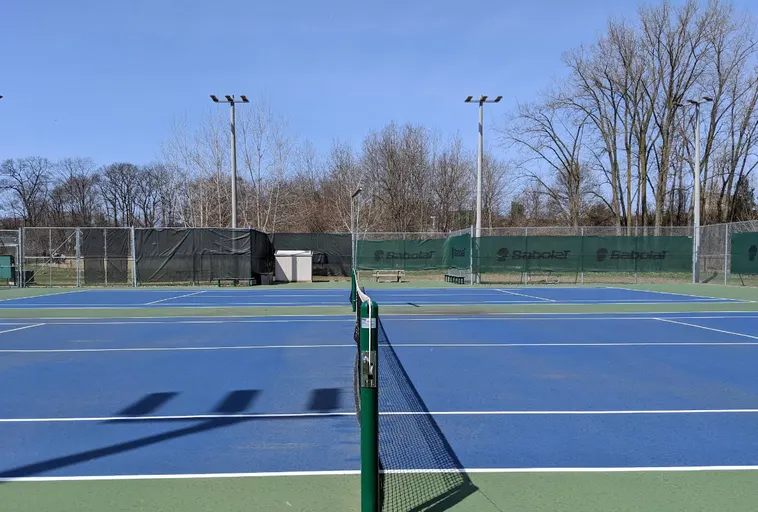 An Image of Tennis Courts at Shoreline Tennis Club in Mississauga