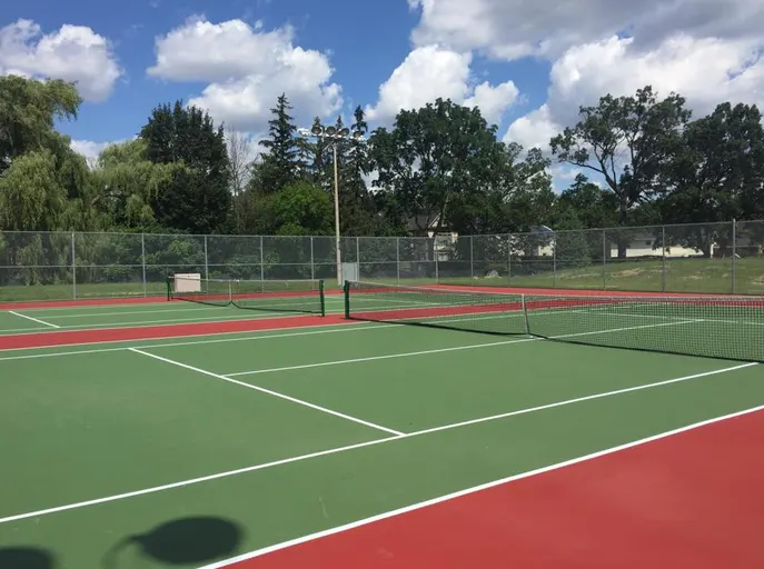 An Image of Tennis Courts at Oakridge Tennis Club in Mississauga