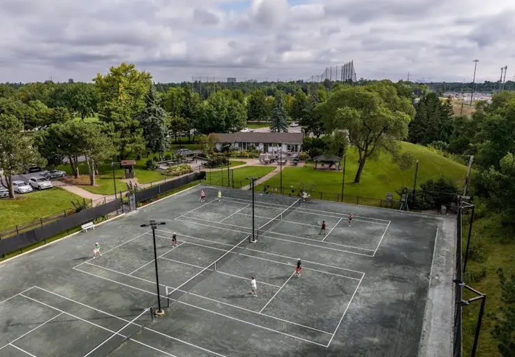 An Image of Tennis Courts at Mississauga Golf & Country Club in Mississauga