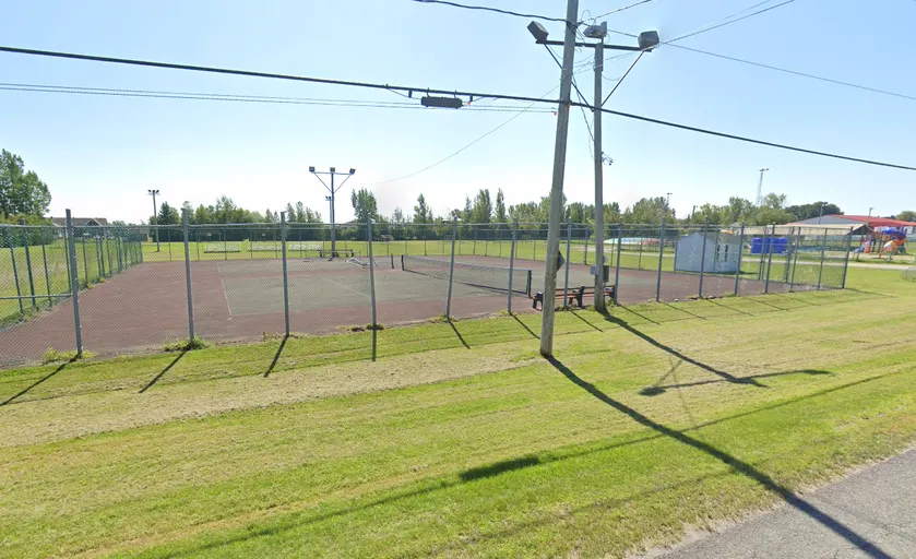 An Image of Tennis Courts at Club Municipal de St-Eugène in Saint-Eugène-de-Grantham