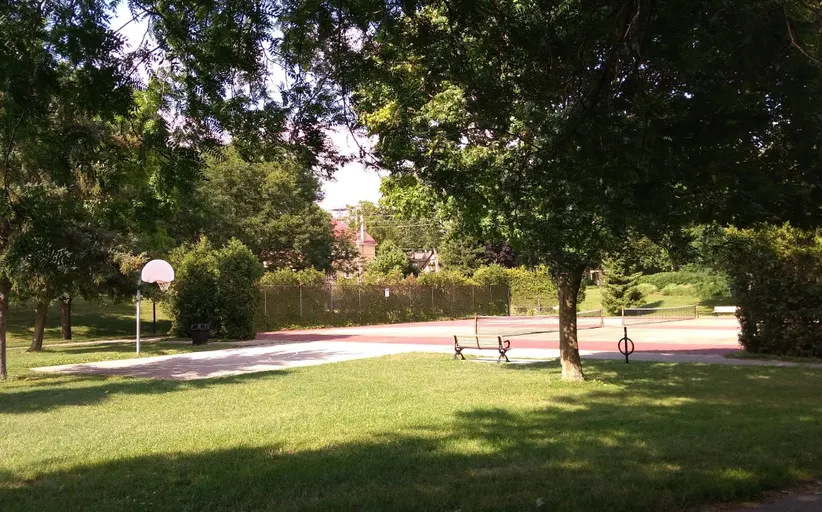 An Image of Tennis Courts at Piccadilly Park in London
