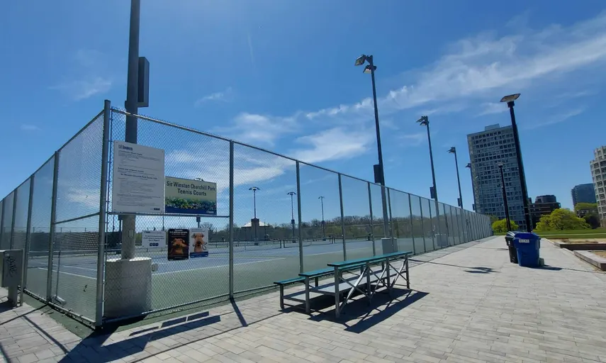 An Image of Tennis Courts at Sir Winston Churchill Park Tennis Club in Toronto