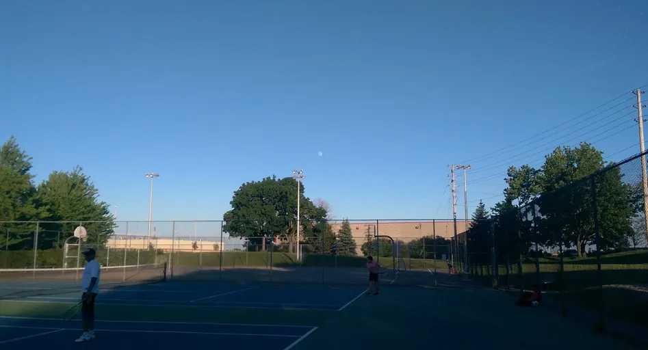 An Image of Tennis Courts at Tanglewood Park in Ottawa