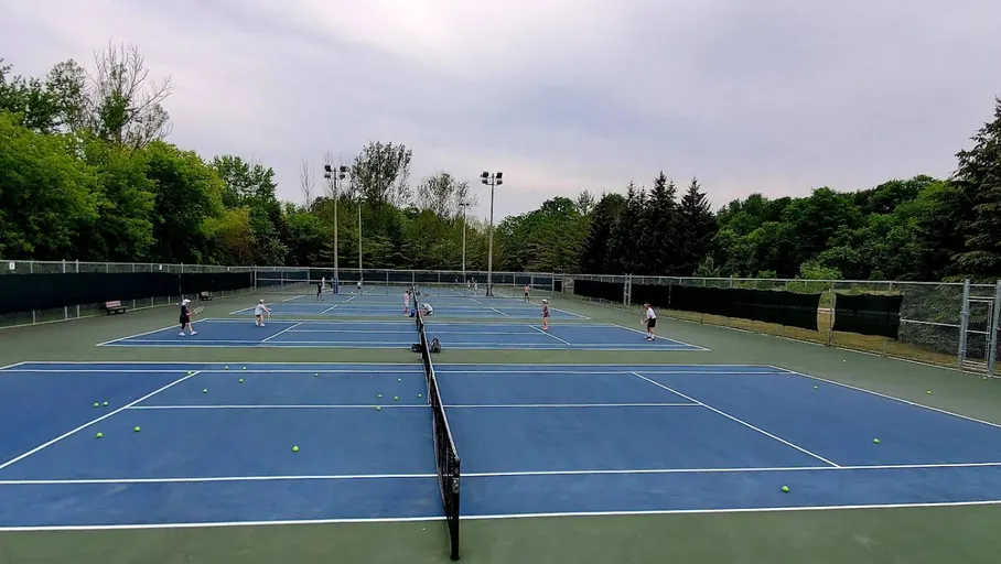 An Image of Tennis Courts at Pomona Valley Tennis Club in Thornhill