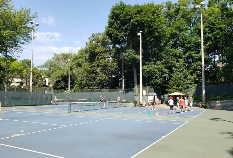 An Image of Tennis Courts at North Toronto Tennis Club in Toronto